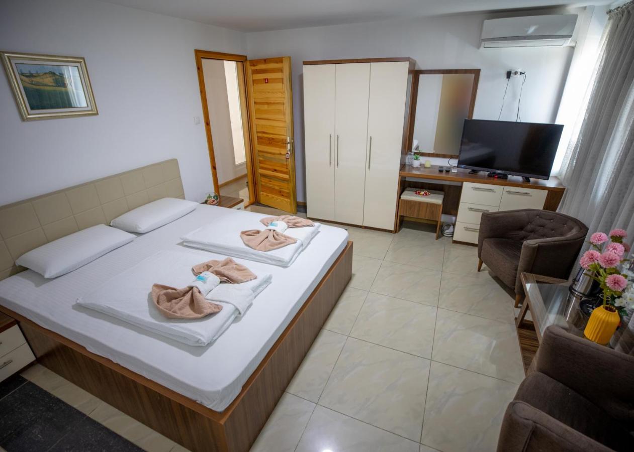 Guest House Agropapuk Šid Exteriör bild
